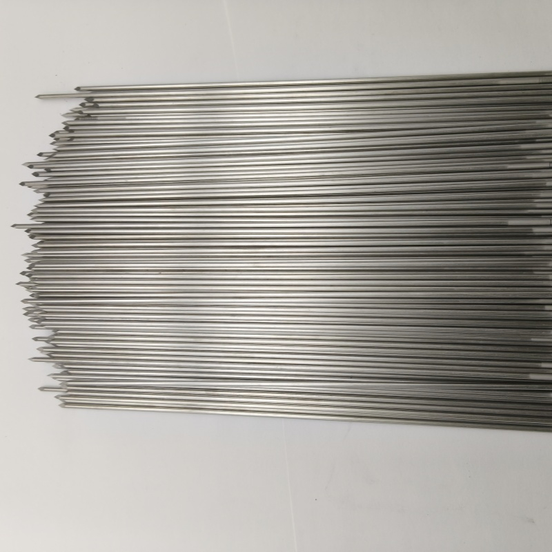 Blunt Three Edged Needle Threaded with Sandblasting Scale