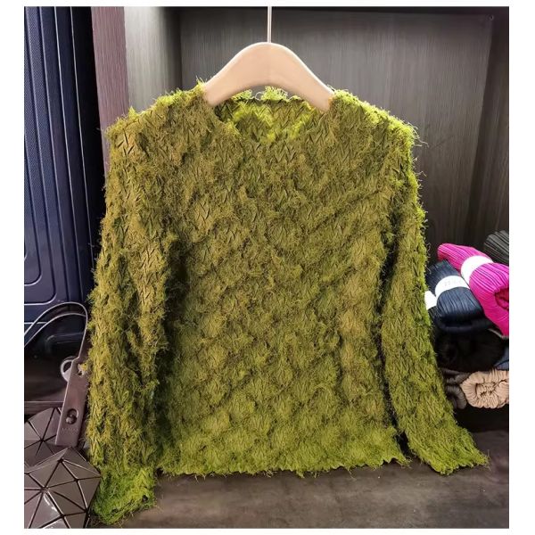 High end pleated solid color round neck long sleeved loose fit, stylish slimming T-shirt top