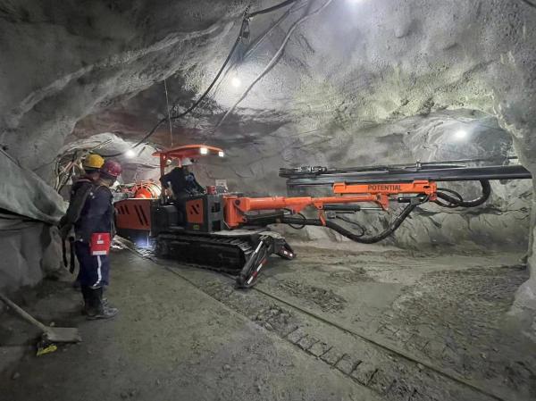 Drilling Diameter 43mm - 76mm Jumbo Rock Drill 47.6kw With Section B×H 2×2-5.6×4m