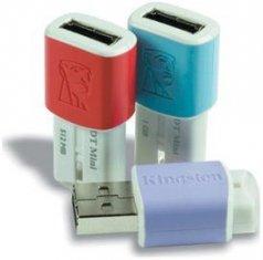 Movimentações marcadas do flash de USB para o descolamento MINI