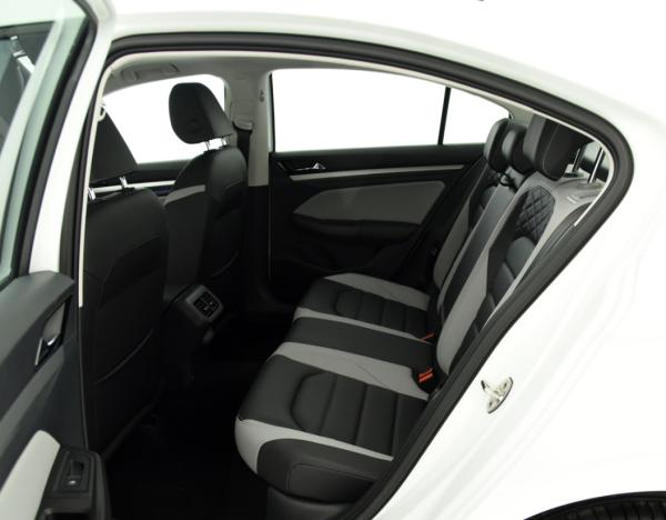 Sedan de Seat da porta 5 do carro 200TSI 4 compacto de Volkswagen Bora 2023