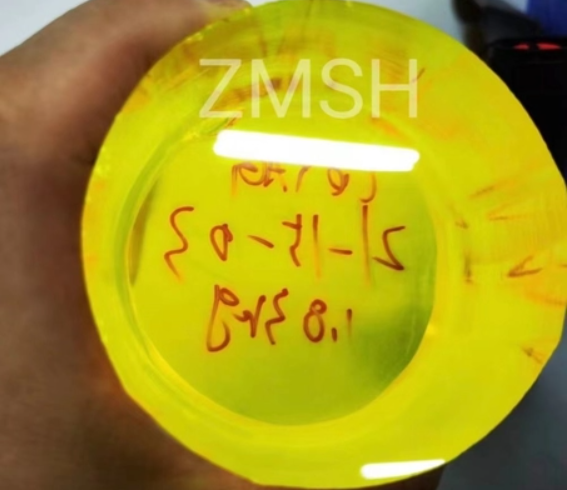 Synthetic Colored Gemstone YAG Crystals Emerald Green Freeform Cutting For Luxury Jewelry