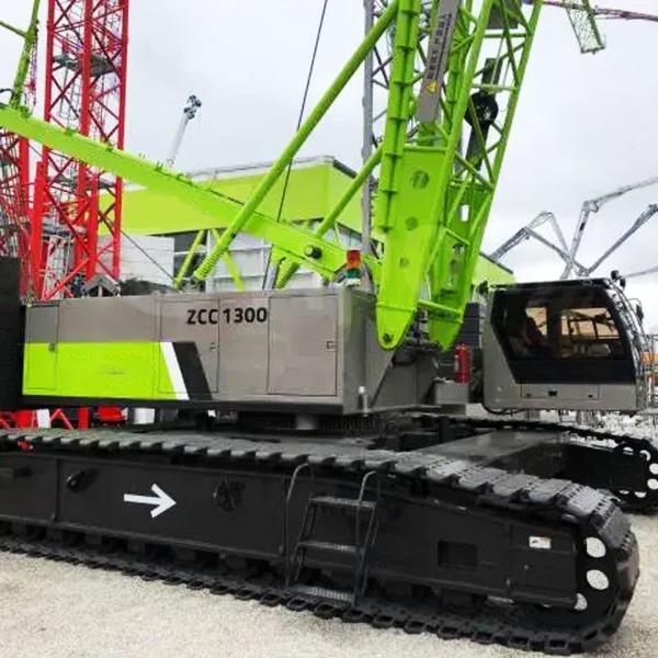800 Ton Crawler Crane in Excellent Working Condition for Your Construction Needs