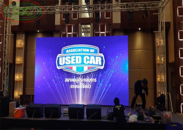 Worthless indoor colorful LED screen fits the wall with frame structure
