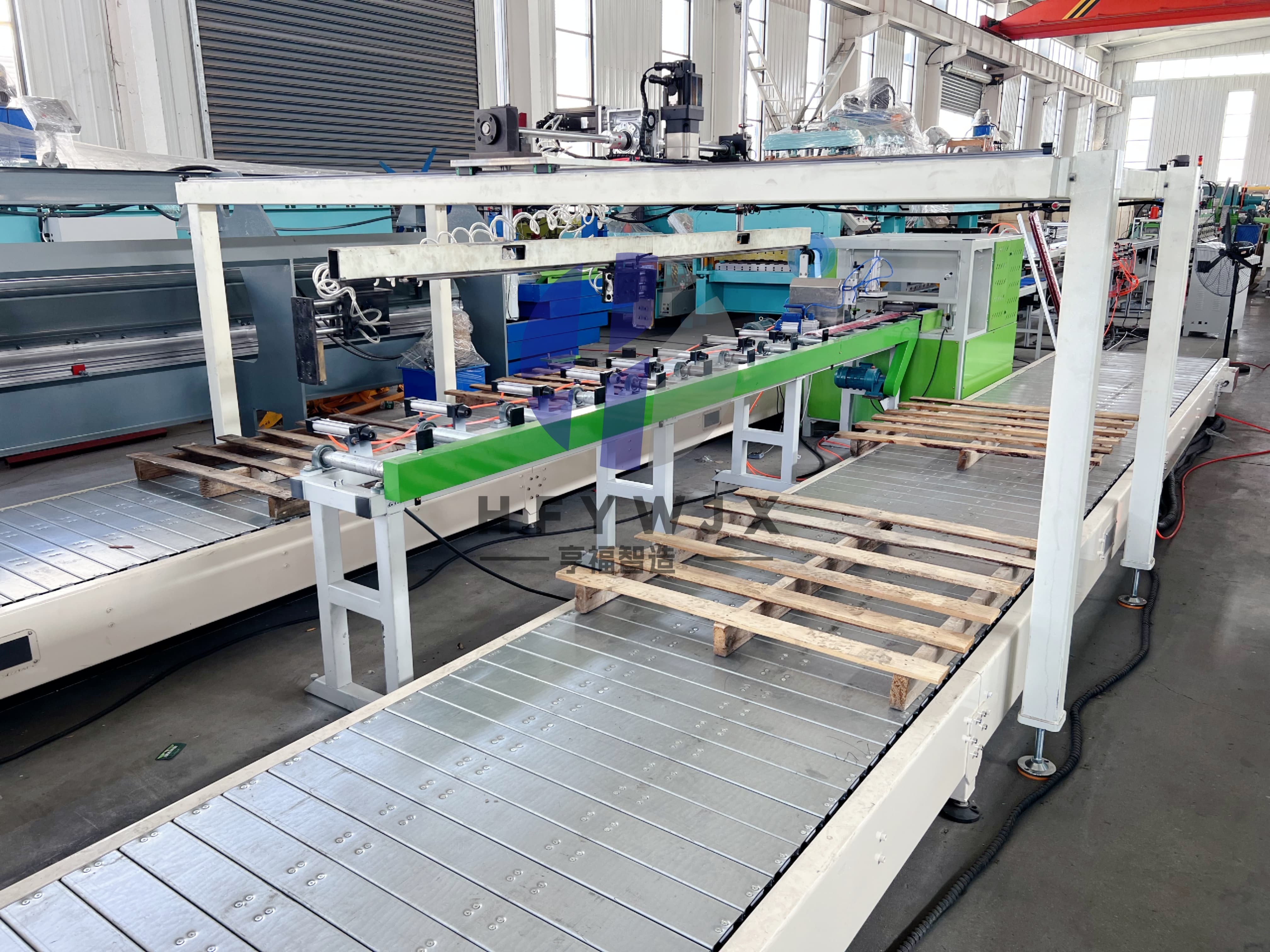 High Performance Fence Roll Forming Machine with Non-stop Flying Shear Cutting, 16 Rows Rollers, and Automatic Stacking