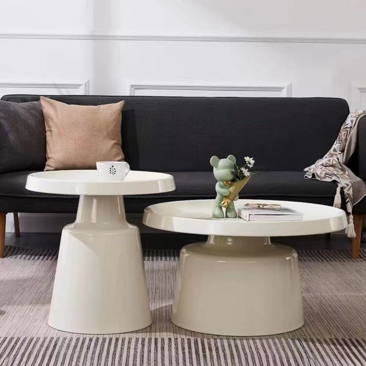 Nordic Modern Minimalist Round Metal Coffee Table for Small Spaces Portable Sofa Side & Center Table for Home or Office