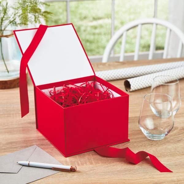 Shredded Paper Filler Rigid Packaging Box 0.75oz Grosgrain Ribbon Luxury Gift Box