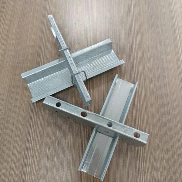 Parement à sec fiable et cadre métallique avec matériau d'acier léger hétéromorphe