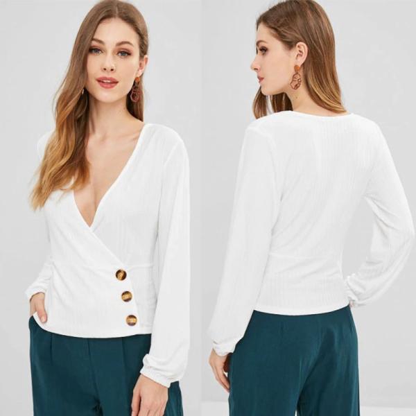 Длинным пошученные над рукавом застегнутые женщины одежды футболки верхней части кроссовера