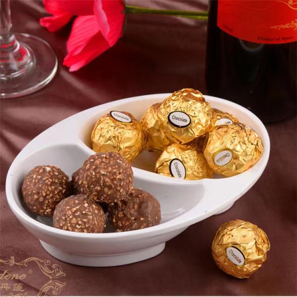 Подарок формы сердца T12 положил в оболочке бумагу в коробку шарика шоколада смеси гайки золотую