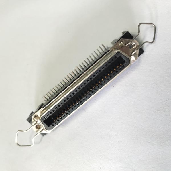 Conector fêmea de ângulo direito do PWB de 50 Pin Centronic com o fechamento das travas e da placa da mola