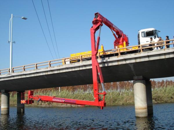 Equipamento da inspeção da ponte da cubeta de Dongfeng 6x4 16m, veículo de funcionamento da detecção