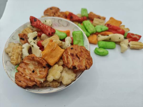 オリジナルカスタマイズされた味 混合ライスクレイカー バージュパック オイル成分を含む大量パッケージ