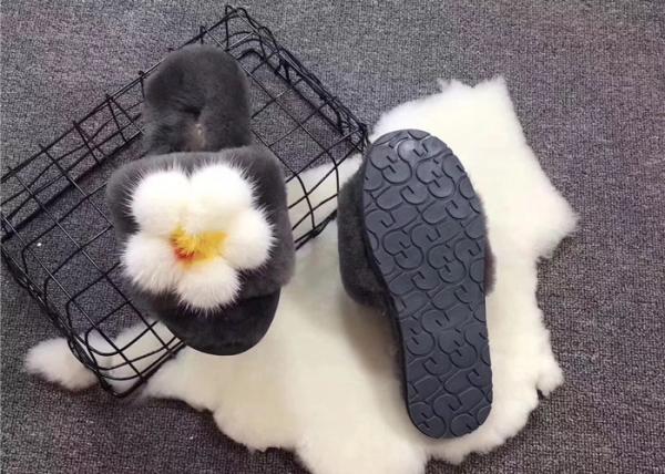 Deslizadores lisos pretos duráveis de lãs dos carneiros, deslizadores do Scuff das mulheres