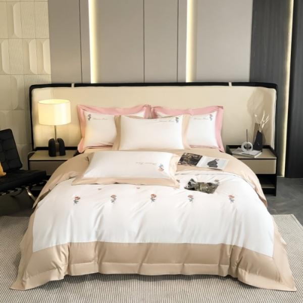 Exquisite Embroidery Craft 100% Cotton Quilt Bedding Set for Comfortable Sleep 4 Pcs