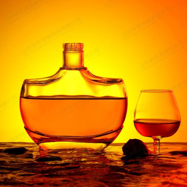 Cork Shaped 500ml Glass Bottles for Alcoholic Beverages Rubber Stopper Sealing Type