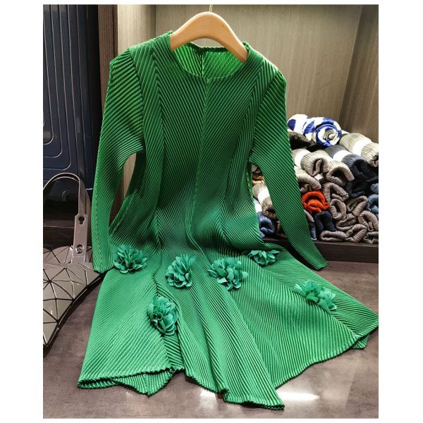 High-end 3d Flower Round Neck Long Sleeve Pleated Plus Size Women's Dresses