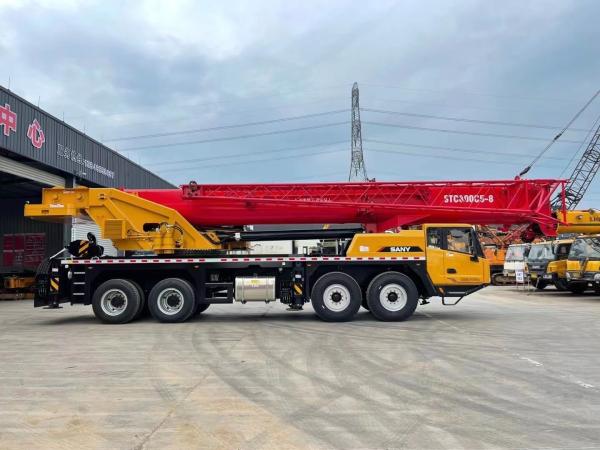 Stc800c5-8 80t Grue de camion Équipement de levage mobile de grue Vente directe avec pliage