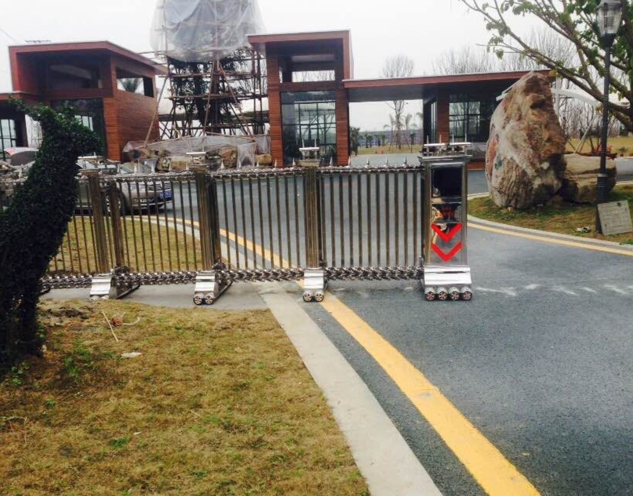 Automatic Folding Security Barrier Gate Door Retractable Driveway Gate Retractable Industrial Safety Gate