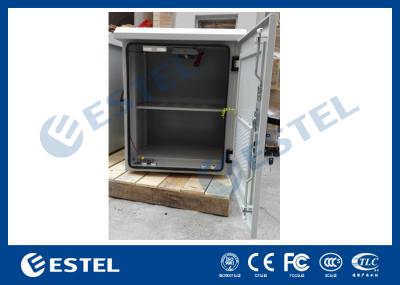Armário exterior da montagem da parede do compartimento da bateria com os fãs de ventilação diretos auxiliares