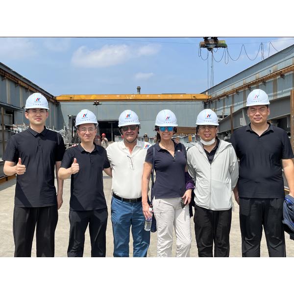 Современное стальное жилое здание с фасадной конструкцией