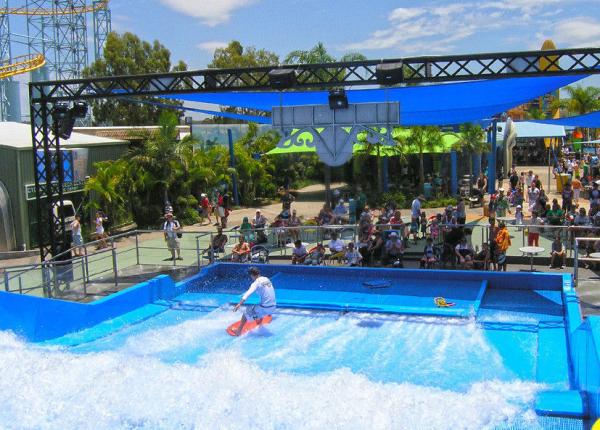 Passeio exterior da água de Flowrider do jogo do Aqua para o esporte surfando Skateboarding