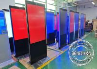 Kiosque publicitaire LCD en verre AG de 49 pouces avec caméra et bande de lumière LED de 450 nits