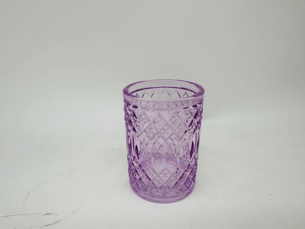 Les accessoires de salle de bain en verre violet et bleu ont une forme ronde avec un modèle mixte.