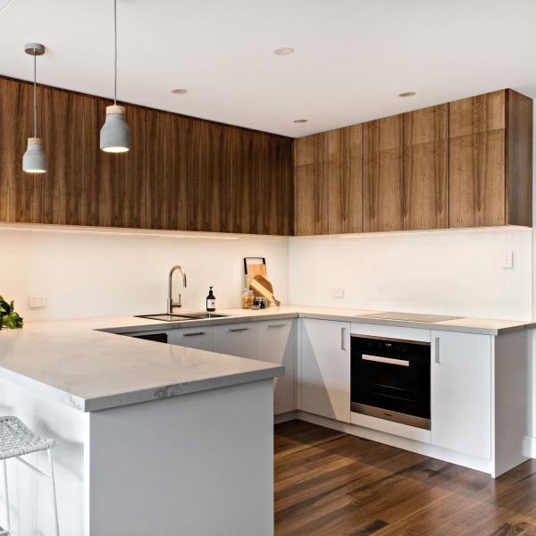 U Shape Luxury Melamine Kitchen Cabinet Set Matte Wood Grain Kitchen Cabinet