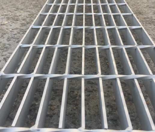 Customized 32X5mm Hot DIP Galvanized Steel Grating for Outdoor Use Steel Grate
