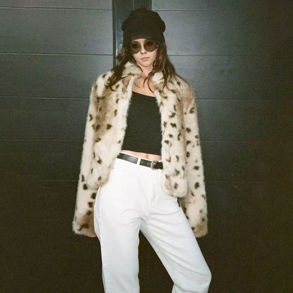 Retro Faux Leopard Fur Long Sleeved Stand Up Collar Short Jacket