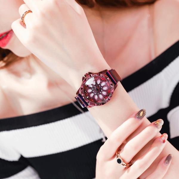 Classic 30 Meter Rotating Dial Wrist Watch Customized Logo With Magnetic Strap