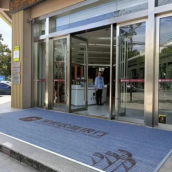 Tapis d'entrée en aluminium résistant au glissement pour bâtiments commerciaux à fort trafic