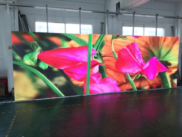 O diodo emissor de luz da fase seleciona o armário de anúncio interno RGB 3 da exposição HD P4 1920hz em 1 512x512mm armário, brilho 1500cd