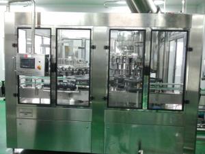 Complètement automatique tout dans une machine de remplissage de bouteilles en