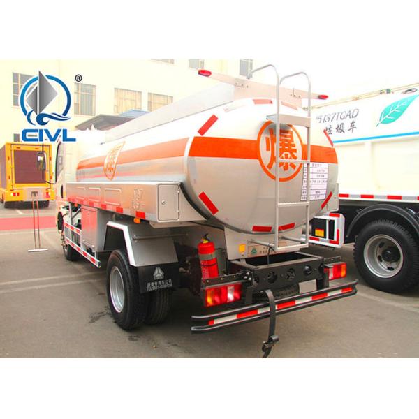 Sinotruk Howo 4x2 Fuel Tanker Truck / Gas Diesel Refilling Truck 5 cbm