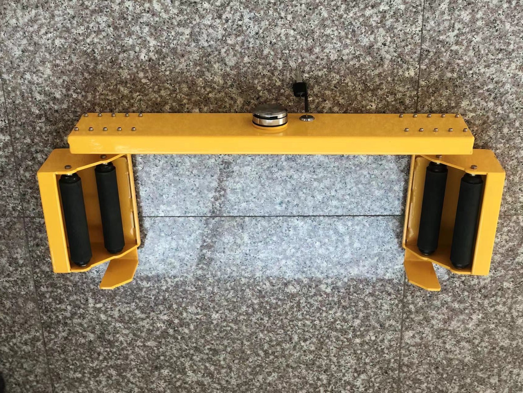 Galvanized Rustproof Trailer Wheel Clamp