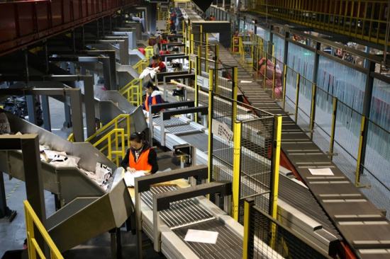 CAD конструировал высокие модули выбора склада объема
