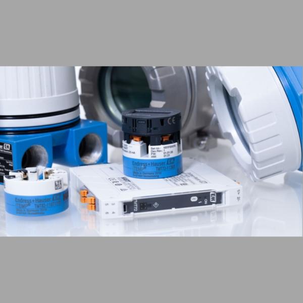 Estación de descompresión y refrigeración equipada con un medidor de caudal de vórtice Endress+Hauser Proline Prowirl R 200 y un transmisor de temperatura ITEMP TMT31