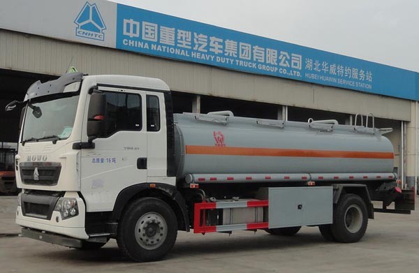 SINOTRUK HOWO 4x2 10000L Oil 266hp HOWO 10000 liter fuel transfer tank truck