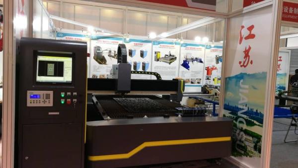 6MM Thickness Small Fiber Laser Cutting Machine , Metal Plate Cutting Machine Servo Motor