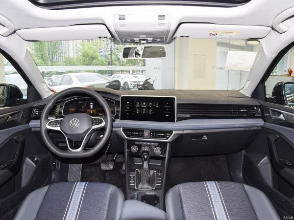 Petrol Fuel Sedan Car 2024 VW Sagitar 200TSI Manual Transmission Left Steering R17