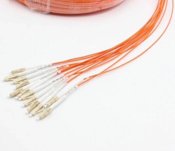 O cabo de fibra ótica pre Connectorized de 12 costas multimodo com 2.0mm ventila para fora as tranças