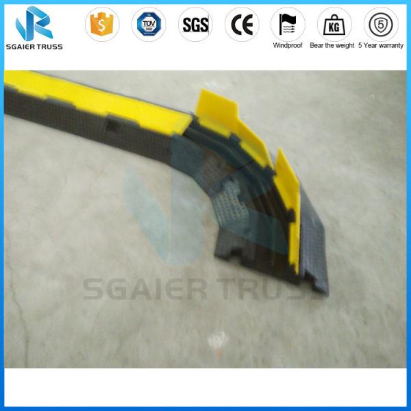 Roadway Safety Truss Parts Strong Impacting Resistance Heavy Duty Rubber Cable Protector