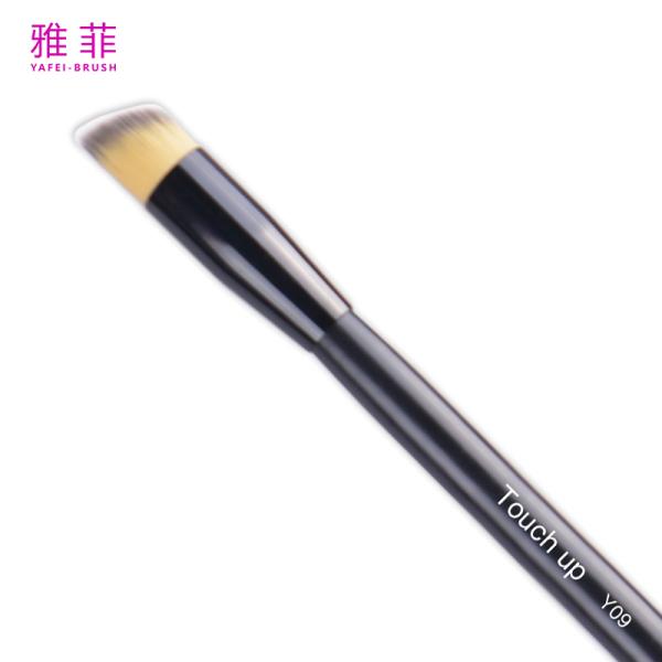 Angled Large Coverage Concealer Brush, OEM/ODM Services Available-Product Code: Y09