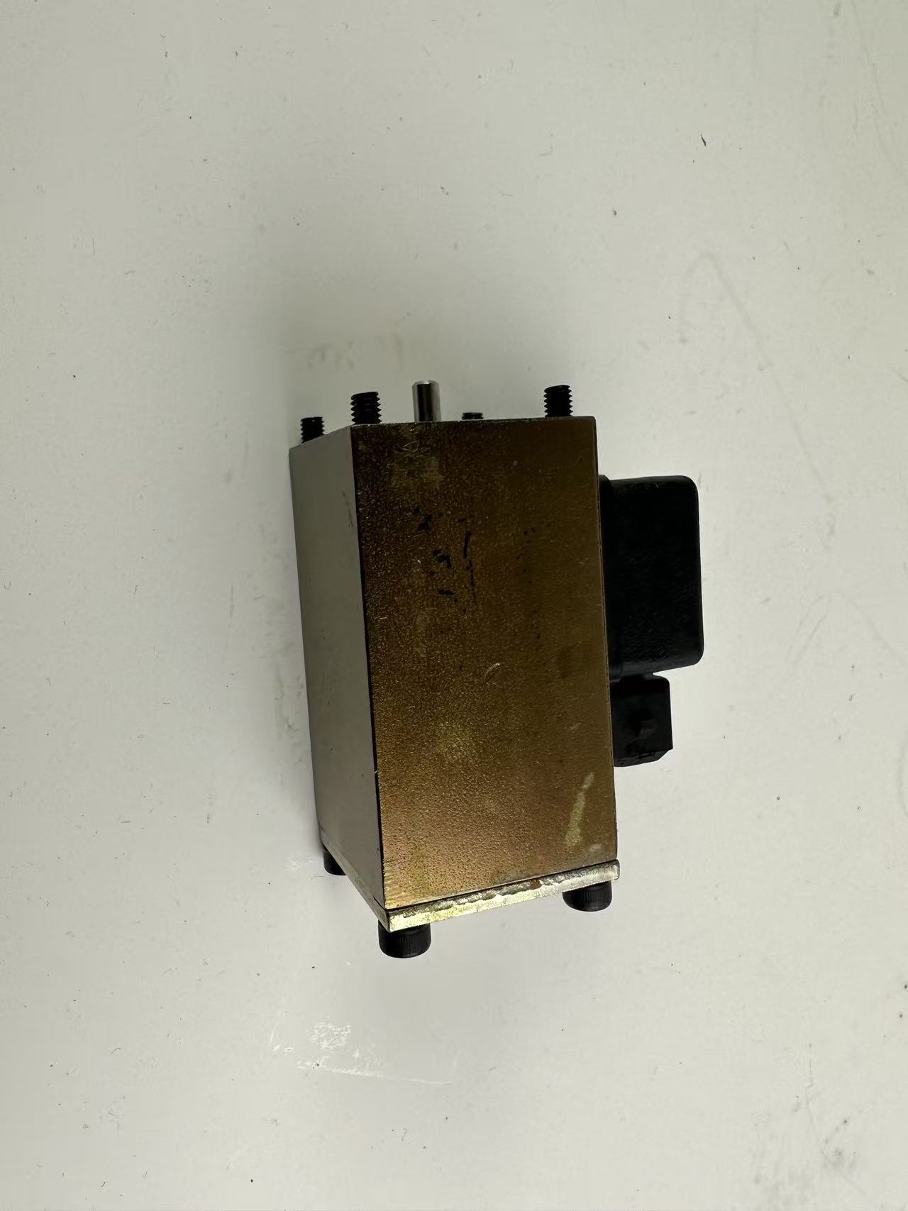 0009736081 solenoid valve Linde Reach Stacker Parts