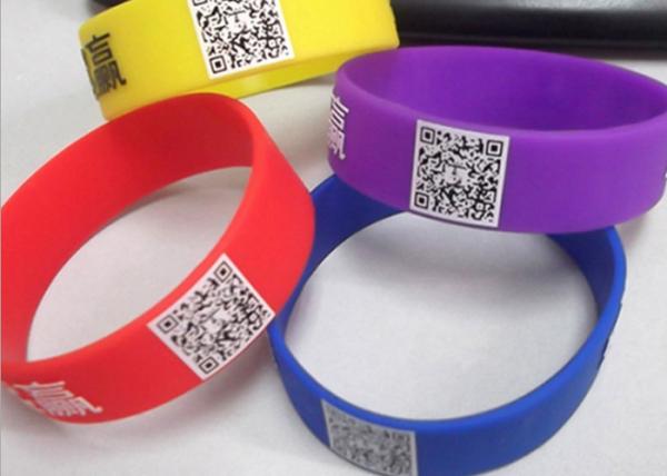 printed readable QR code customized logo silicone rubber wristbands CE certificates