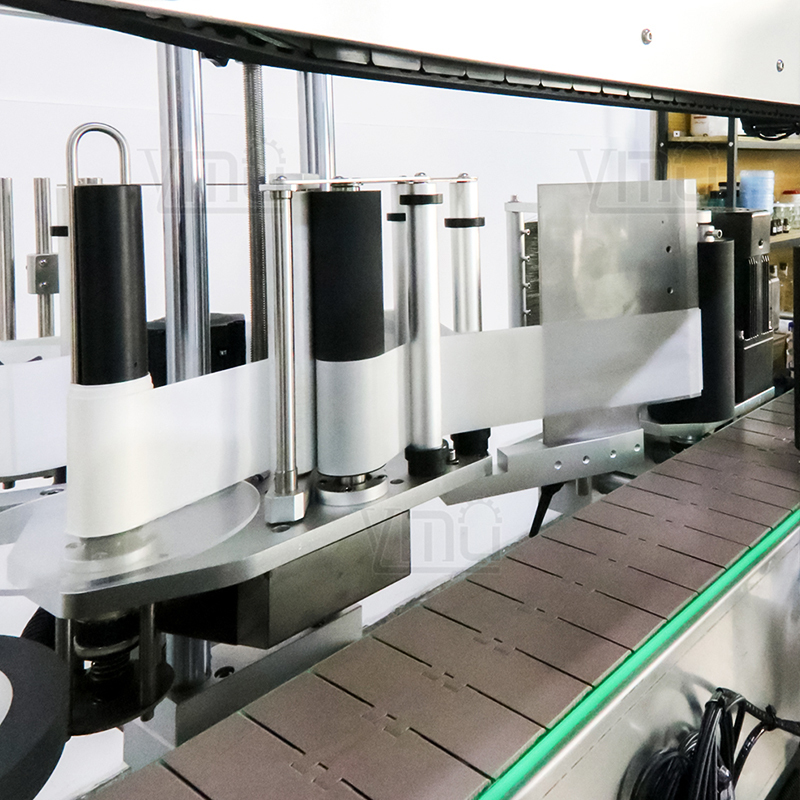 Professional Factory Automatic Bottles Labeling Machine Wine and Honey Bottle Label Applicator Machine with CE Certification