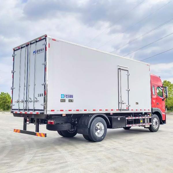 Long and Short Distance Fresh Food Delivery Made Easy with Jianghuai 30 Minute Refrigeration 6.8 Meter Refrigerated Truck