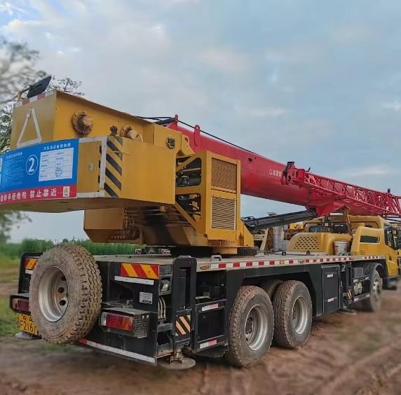 STC250C4 Máquina de elevação móvel usada de 25 toneladas 43,5m com motor WEICHAI